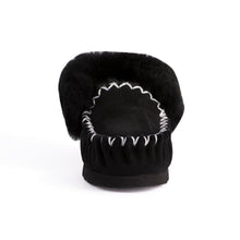 Load image into Gallery viewer, AUS WOOLI HAND STITCHED WOMENS SHEEPSKIN MOCCASIN - Black