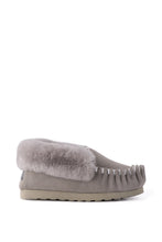 Load image into Gallery viewer, AUS WOOLI HAND STITCHED WOMENS SHEEPSKIN MOCCASIN - Light Grey
