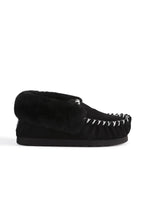 Load image into Gallery viewer, AUS WOOLI HAND STITCHED WOMENS SHEEPSKIN MOCCASIN - Black
