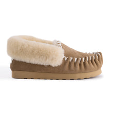Load image into Gallery viewer, AUS WOOLI HAND STITCHED WOMENS SHEEPSKIN MOCCASIN - Chestnut/Tan
